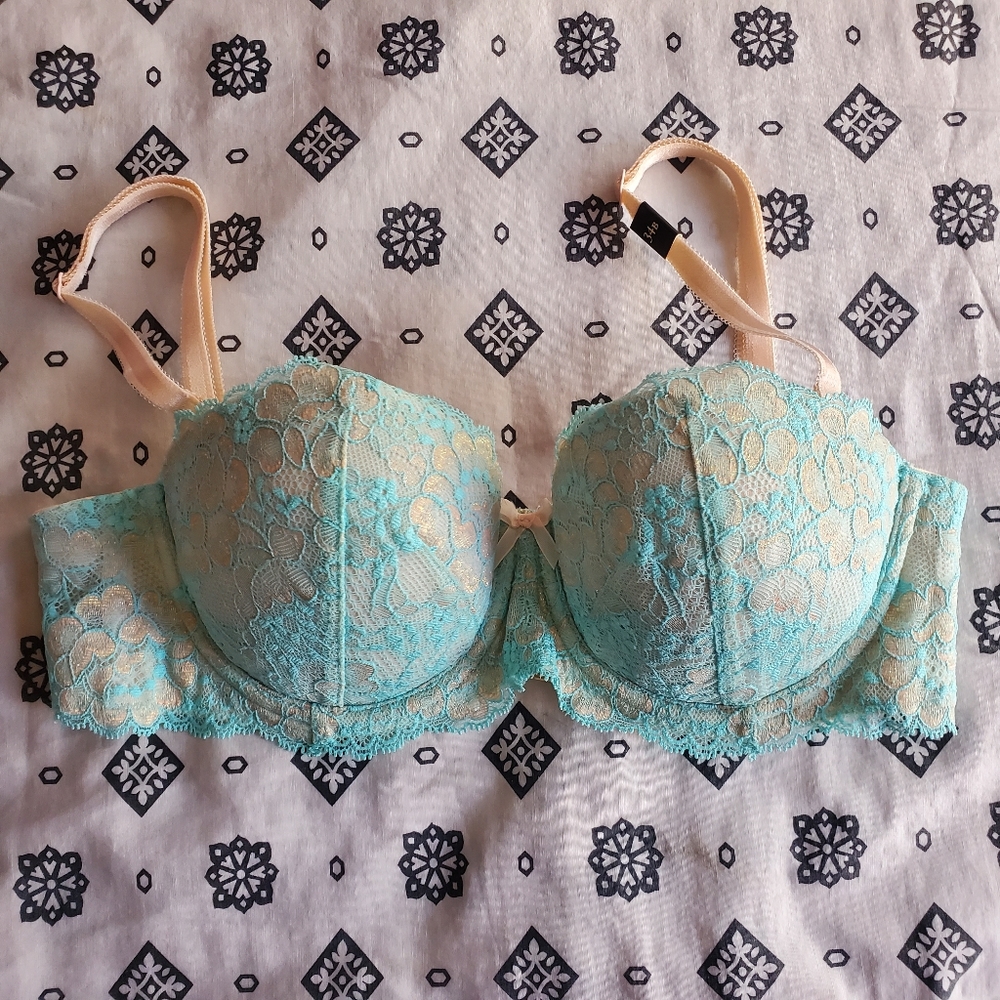 NWT VS Bra Size 34B